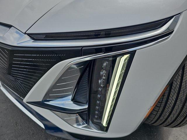 Photo of 2024 Crystal White Tricoat Cadillac LYRIQ