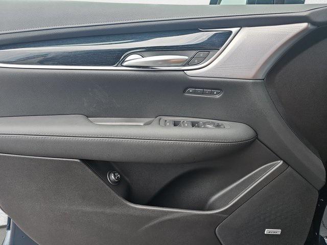 Photo of 2025 Emerald Lake Metallic Cadillac XT5
