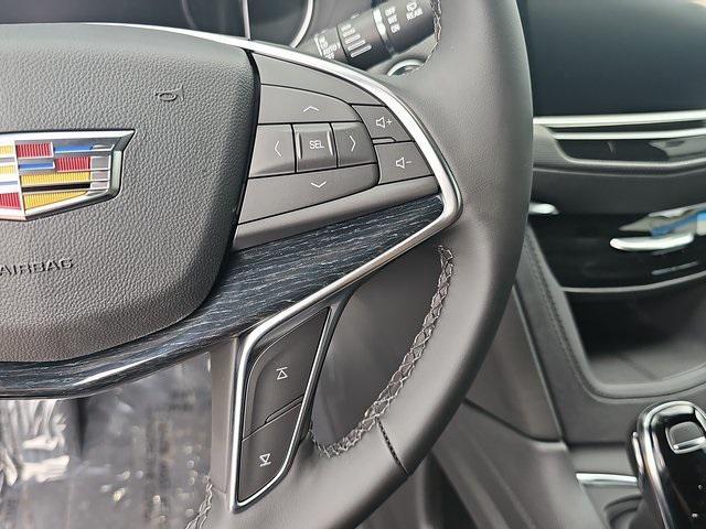 Photo of 2025 Emerald Lake Metallic Cadillac XT5