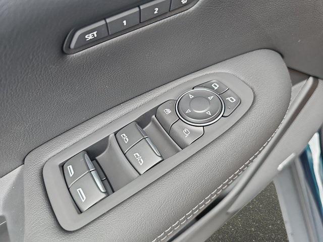 Photo of 2025 Emerald Lake Metallic Cadillac XT5