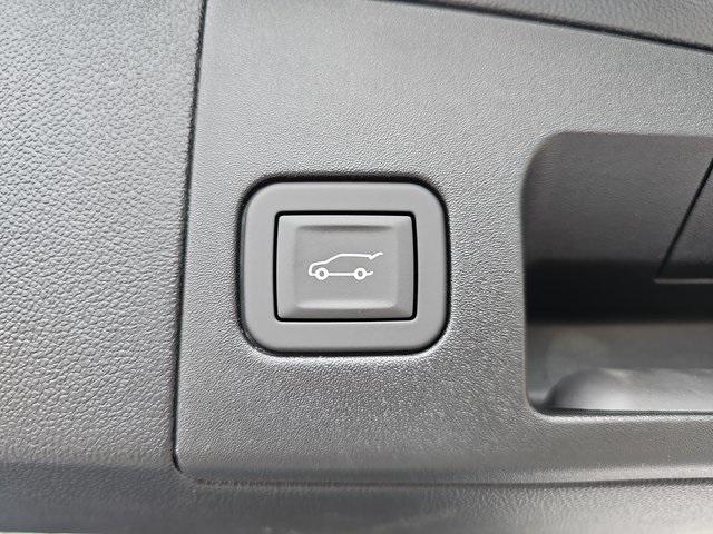 Photo of 2025 Emerald Lake Metallic Cadillac XT5