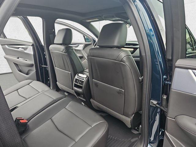 Photo of 2025 Emerald Lake Metallic Cadillac XT5