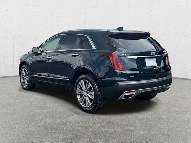 Photo of 2025 Emerald Lake Metallic Cadillac XT5