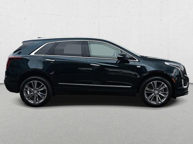 Photo of 2025 Emerald Lake Metallic Cadillac XT5