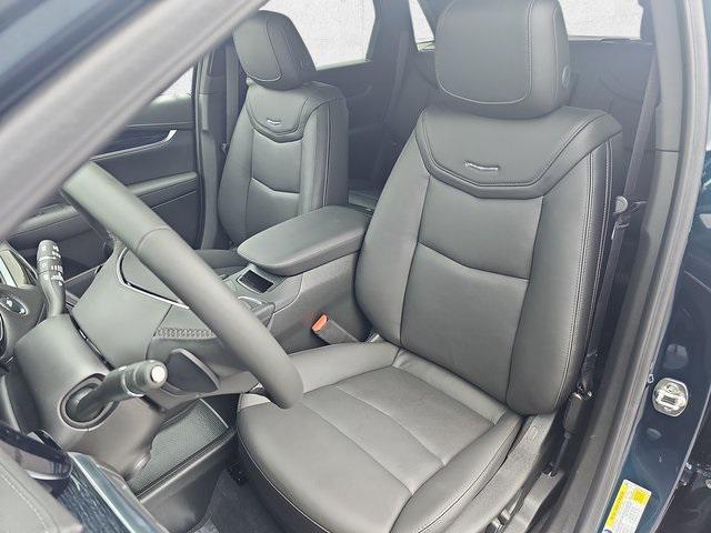 Photo of 2025 Emerald Lake Metallic Cadillac XT5