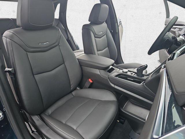 Photo of 2025 Emerald Lake Metallic Cadillac XT5
