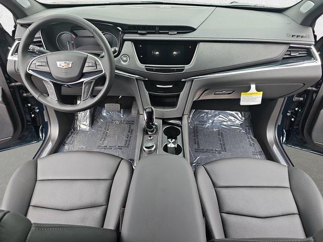 Photo of 2025 Emerald Lake Metallic Cadillac XT5