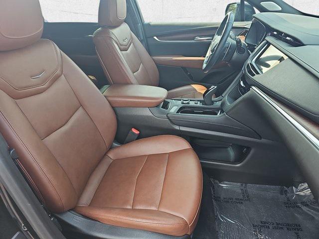 Photo of 2023 Stellar Black Metallic Cadillac XT5