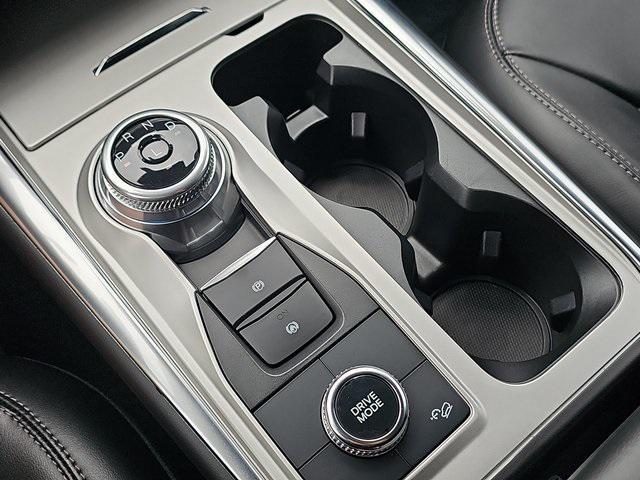 Photo of 2022 Star White Metallic Tri-Coat Ford Explorer