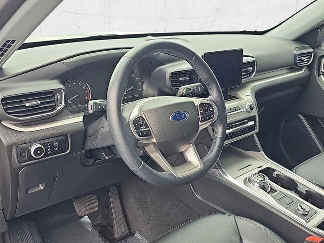 Photo of 2022 Star White Metallic Tri-Coat Ford Explorer