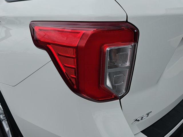 Photo of 2022 Star White Metallic Tri-Coat Ford Explorer