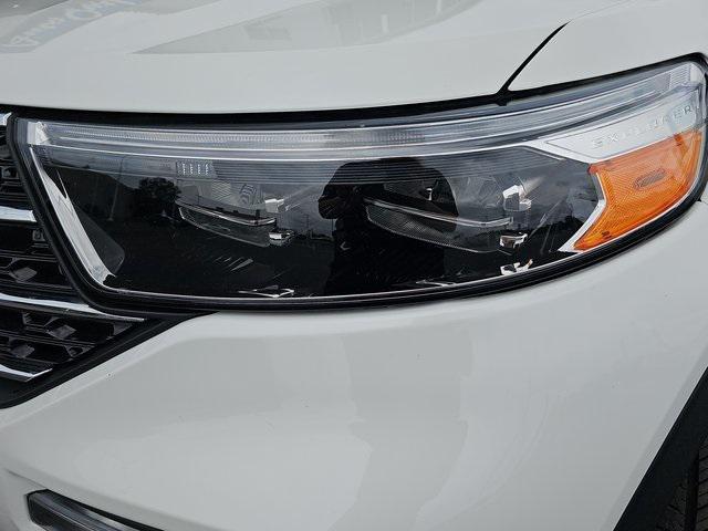 Photo of 2022 Star White Metallic Tri-Coat Ford Explorer