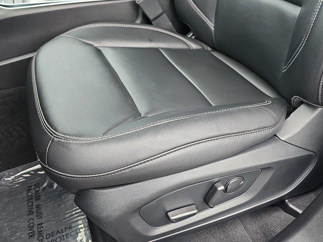 Photo of 2022 Star White Metallic Tri-Coat Ford Explorer