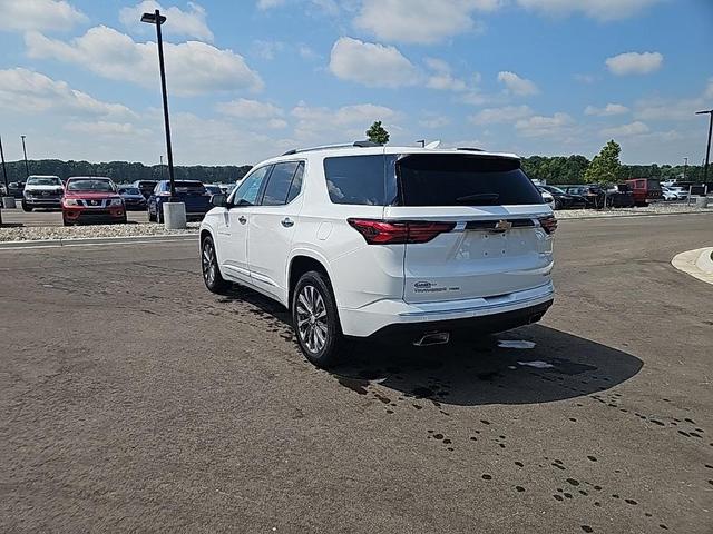 Photo of 2023 Summit White Chevrolet Traverse