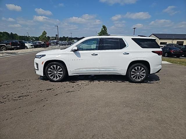 Photo of 2023 Summit White Chevrolet Traverse