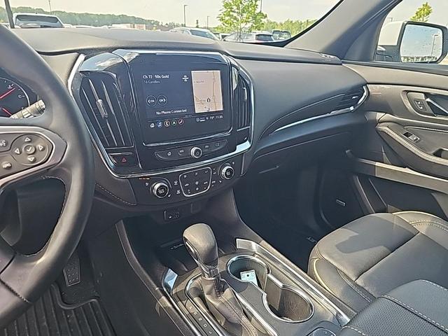 Photo of 2023 Summit White Chevrolet Traverse