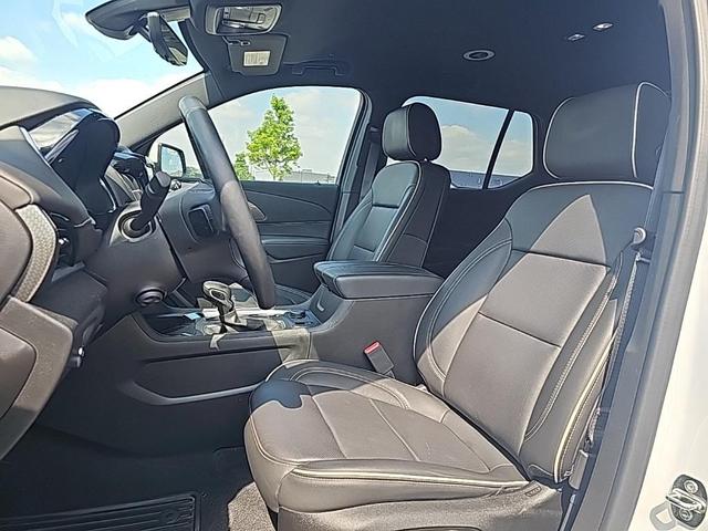 Photo of 2023 Summit White Chevrolet Traverse
