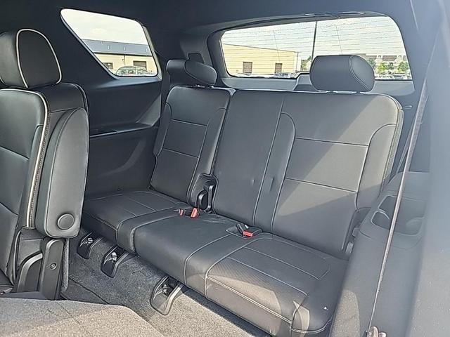 Photo of 2023 Summit White Chevrolet Traverse