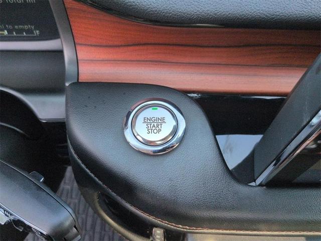 Photo of 2023 Pristine White Lincoln Aviator