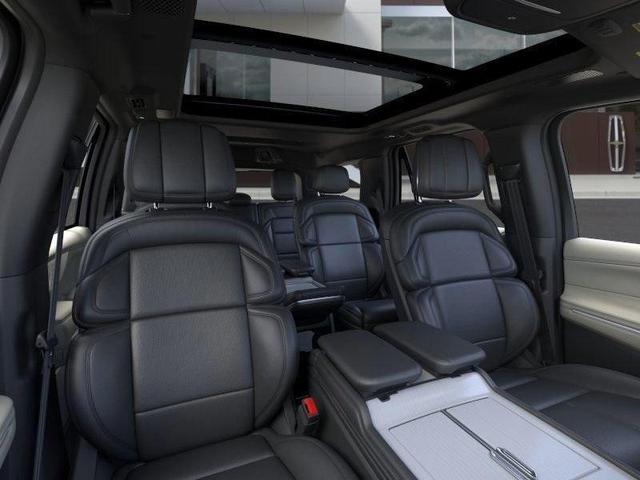 Photo of 2025 Blue Lincoln Navigator