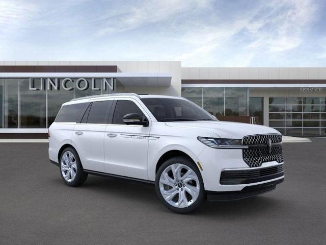Photo of 2025 White Lincoln Navigator
