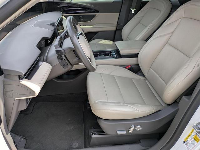 Photo of 2024 White Platinum Tri-Coat Metallic Lincoln Nautilus