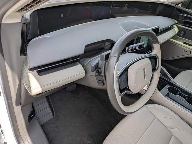 Photo of 2024 White Platinum Tri-Coat Metallic Lincoln Nautilus