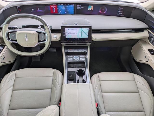 Photo of 2024 White Platinum Tri-Coat Metallic Lincoln Nautilus