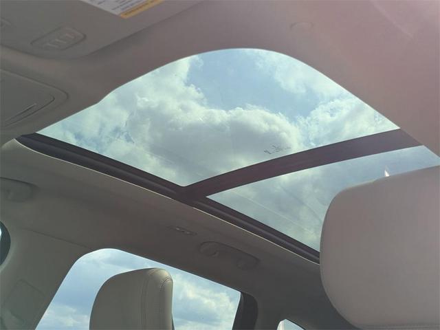 Photo of 2024 White Platinum Tri-Coat Metallic Lincoln Nautilus