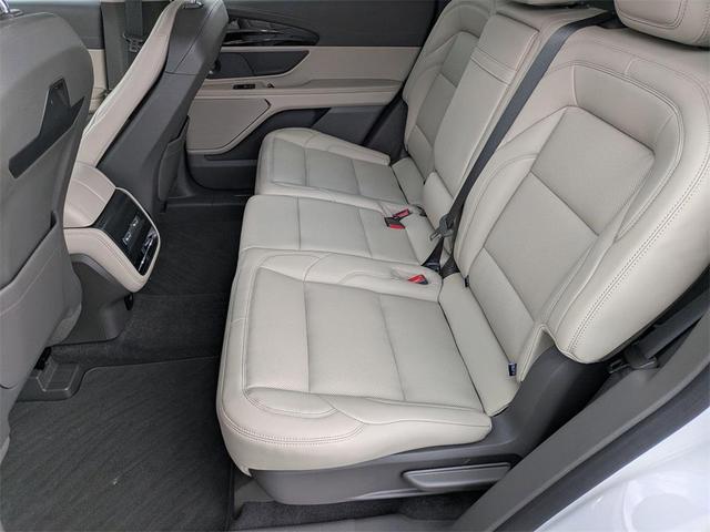 Photo of 2024 White Platinum Tri-Coat Metallic Lincoln Nautilus