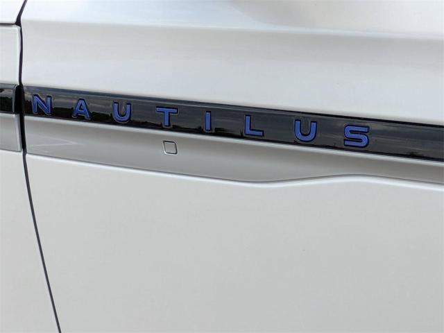 Photo of 2024 White Platinum Tri-Coat Metallic Lincoln Nautilus