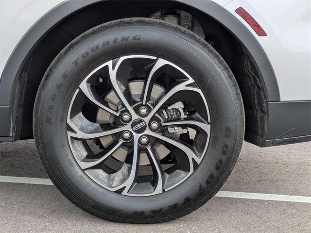 Photo of 2024 White Platinum Tri-Coat Metallic Lincoln Nautilus