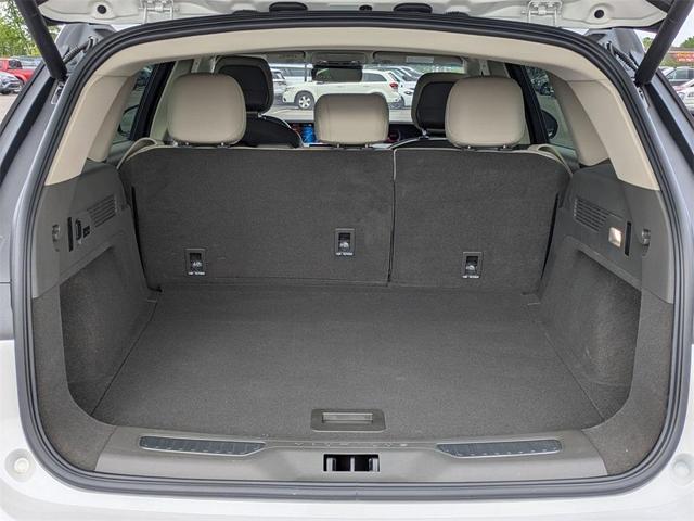 Photo of 2024 White Platinum Tri-Coat Metallic Lincoln Nautilus