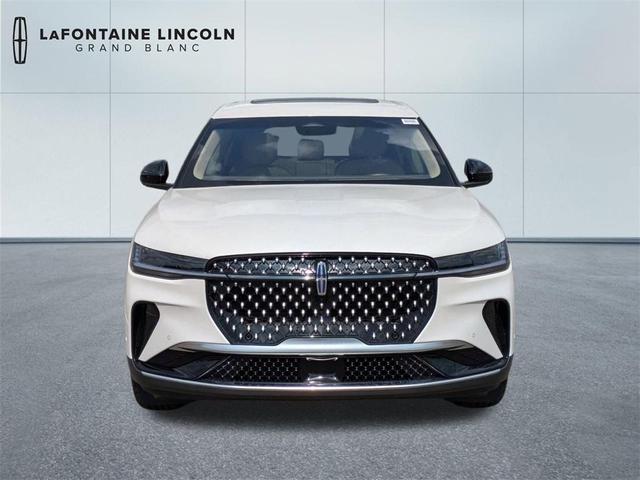 Photo of 2024 White Platinum Tri-Coat Metallic Lincoln Nautilus