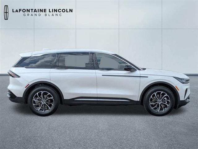 Photo of 2024 White Platinum Tri-Coat Metallic Lincoln Nautilus