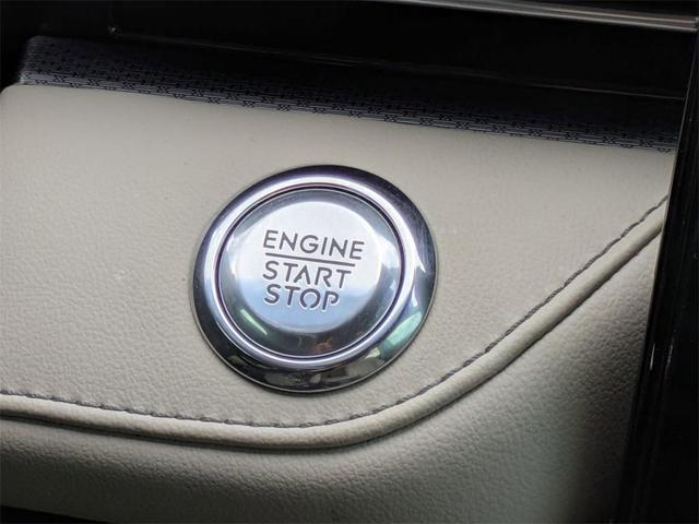 Photo of 2024 White Platinum Tri-Coat Metallic Lincoln Nautilus