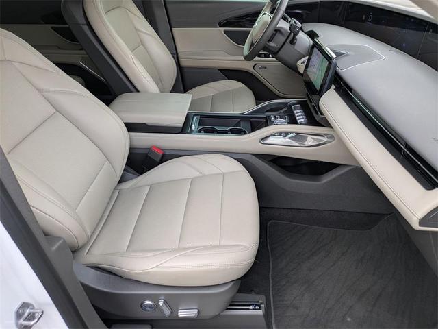 Photo of 2024 White Platinum Tri-Coat Metallic Lincoln Nautilus