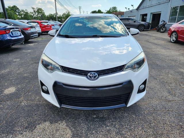 Photo of 2016 Super White Toyota Corolla