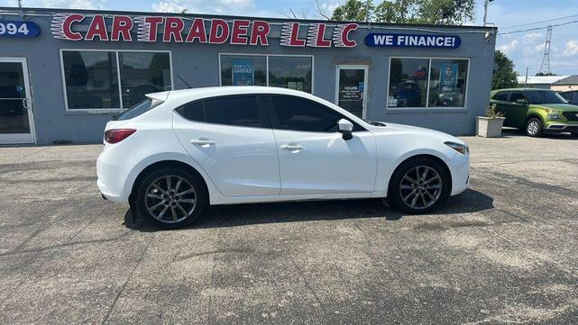 Photo of 2018 Snowflake White Pearl Mica Mazda Mazda3
