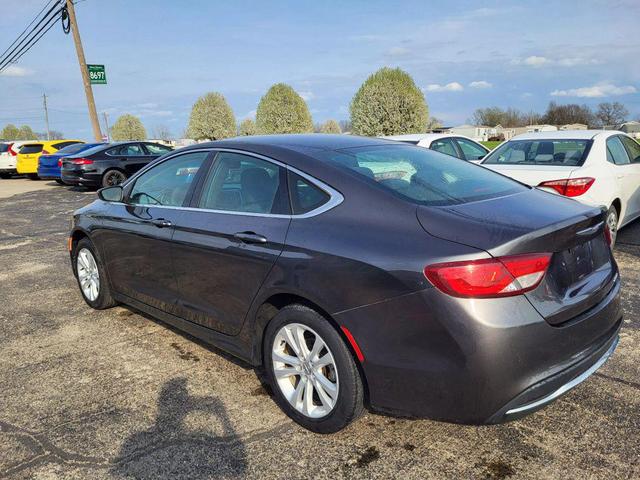 Photo of 2016 Gray Chrysler 200