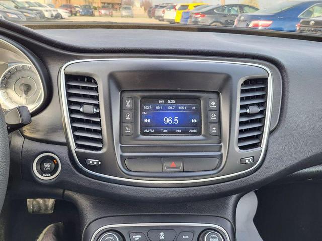 Photo of 2016 Gray Chrysler 200