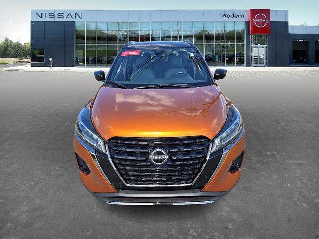 Photo of 2023 Monarch Orange / Super Black Nissan Kicks