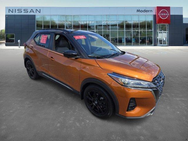 Photo of 2023 Monarch Orange / Super Black Nissan Kicks