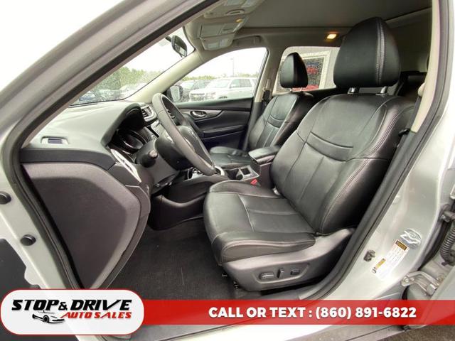 Photo of 2016 Brilliant Silver Nissan Rogue