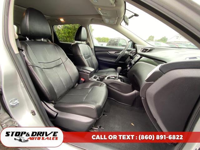 Photo of 2016 Brilliant Silver Nissan Rogue
