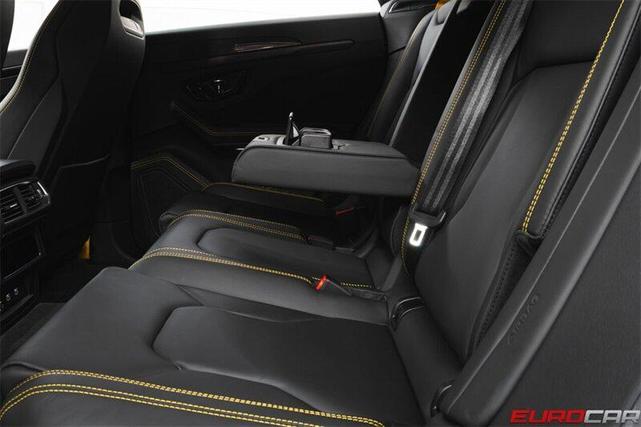 Photo of 2023 White Lamborghini Urus