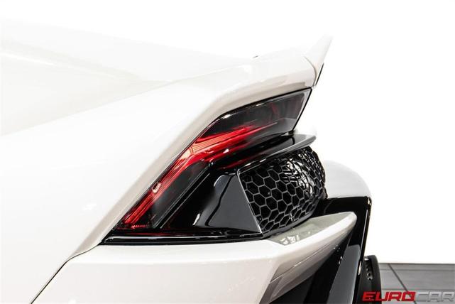 Photo of 2022 White Lamborghini Huracan EVO