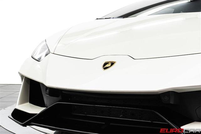 Photo of 2022 White Lamborghini Huracan EVO