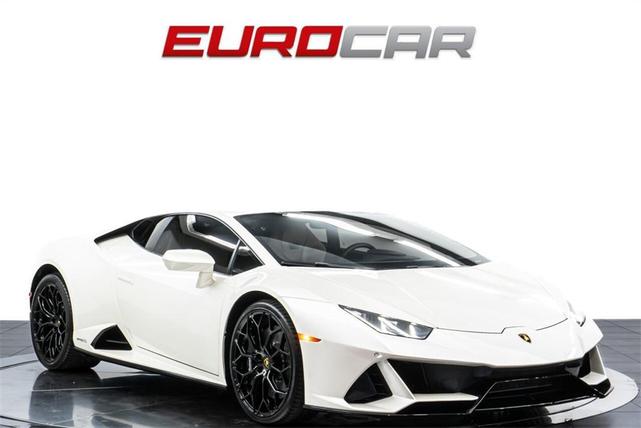 Photo of 2022 White Lamborghini Huracan EVO
