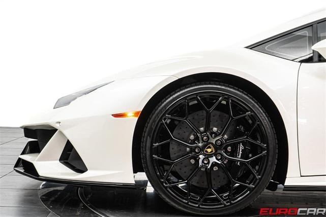 Photo of 2022 White Lamborghini Huracan EVO